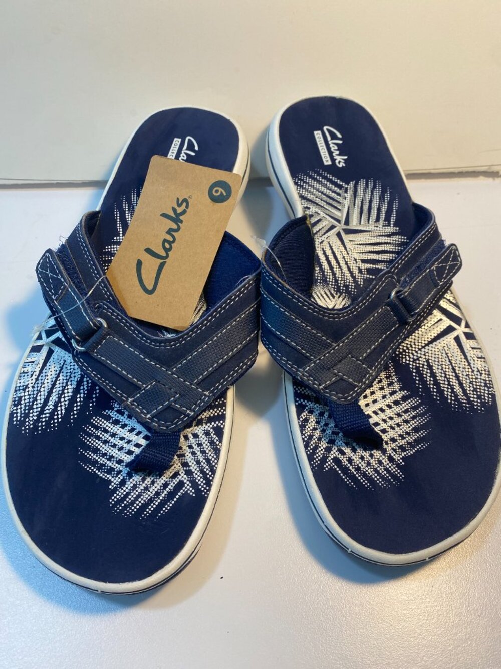 Clarks Cloudsteppers Flip Flops - Picture 4 of 5